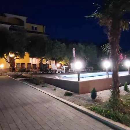 شقة Haus Apartman Roberta *