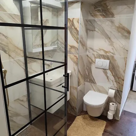 شقة Haus Apartman Roberta