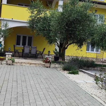 Apartament Haus Apartman Roberta *